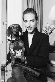 She is an actress, known for el vent de l'illa (1988), formentera lady (2018). Laura Pons Disenadora Dice Noalabandono Dog Friendly Traveler