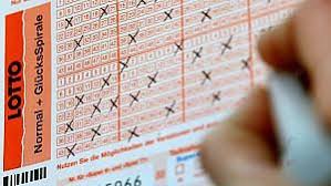 Sie finden auf dieser seite neben den spieleinsätzen, die aktuellen gewinnquoten für lotto 6 aus 49, spiel 77 und super 6. 2 1 Millionen Euro Lotto Gluckspilz Holt Gewinn Nicht Ab