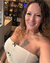 Hi I'm looking for a new friend, I don't care where you're from Give me a  little hello A small hello no cost. But a little hello It means a lot to