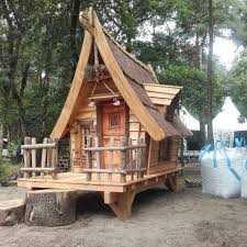 Pin By Sorina Acea On Cabin Tree House Tree House Designs Crooked House