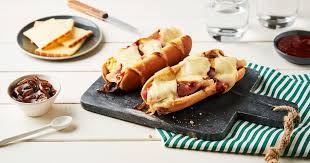 Hot Dog A La Raclette Lidl Recettes Recette Pains A Hot Dog Recette Hot Dog Recettes