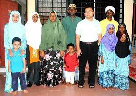 Beristeri dengan 6 orang anak pengalaman : Ustaz Abdullah Khairi Dan Isteri Malaygosa