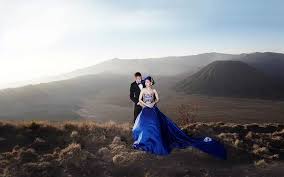 Sebelumnya, foto prewedding baim dan paula dengan konsep memeluk bulan sudah menjadi viral di alhasil, sesuai keinginan sang calon pengantin wanita, pernikahan keduanya kelak menggunakan adat jawa. 12 Lokasi Foto Prewedding Terbaik Di Indonesia 123ish Indonesia