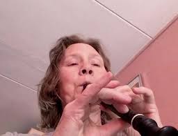 I have always been a one-recorder-woman (I mean one of each size)., Since I  dismissed my Aura soprano for a Moeck Rottenburgh ebony one (I don’t  remember what happened to the old Aura, it probably ...