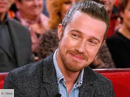 La « nouvelle star » sera bientôt de retour et sur m6 ! Quel Metier Faisait Julien Dore Avant De Gagner Nouvelle Star Voici