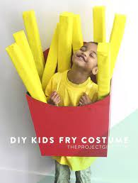 Do You Want A Creative Costume For Your Kid This Halloween These Diy Cardboard Bo Halloween Costumes You Can Make Diy Halloween Costumes For Kids Box Costumes
