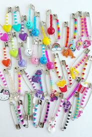Pin By Bsr On Ukrasheniya In 2020 Beaded Jewelry Diy Safety Pin Jewelry Jewelry Crafts