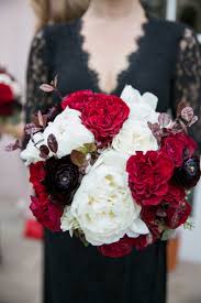Put a candle inside the lantern and place a lot of roses around it to create a romantic feel. Ajf Red Black And White Wedding Nalan Com Sg