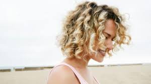 Volumen, locken, schwung oder haare glätten, die friseur auffrischen einfach und schnell zu bedienen im beruf, nach dem sport, bei der hochzeit oder auf einer party. Locken Zauber Mit Einem Kleinen Hilfsmittel Kannst Du Dir Ohne Hitze Locken Machen