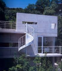 Al construir una casa en hormigón armado, es importante comenzar con un proyecto de cálculo que defina las secciones de las fundaciones, vigas por otra parte, también avanzamos en el cerramiento no estructural de la vivienda. Una Casa De Muros De Hormigon