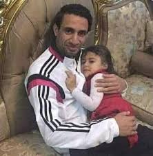 وأتم تصريحاته بالحديث عن أيمن حفني قائلا: Ø¹Ù†Ø¯Ù‡Ø§ 4 Ø³Ù†ÙŠÙ† ÙˆÙ…ØµØ§Ø¨Ø© Ø¨Ø§Ù„Ø³Ø±Ø·Ø§Ù† Ø£ÙŠÙ…Ù† Ø­ÙÙ†Ù‰ ÙŠÙ†ÙÙ‰ ÙˆÙØ§Ø© Ø§Ø¨Ù†ØªÙ‡ Ø´Ø§Ø¦Ø¹Ø© Ø£ÙØ²Ø¹ØªÙ†Ø§ Ù…Ø¨ØªØ¯Ø§