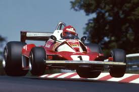 Niki lauda unfall am nürburgring in deutschland 1976. Formel 1 Erinnerungen An Lauda Sein Feuerunfall Am Nurburgring Autobild De