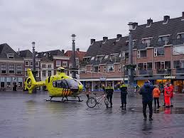 Niet alleen bewoners van zwijndrecht weten walburg in groten getale te vinden. Traumahelikopter Landt In Het Centrum Van Dordrecht Zhzactueel