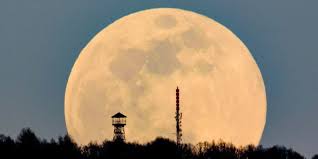 Isso porque, além de estar em seu perigeu, momento em que. Hoje E Dia De Super Lua Cheia E A Primeira De Tres Previstas Para 2020 Ciencia Sapo Tek