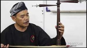 Alat musik ini berasal dari sulawesi tenggara. Cara Memainkan Alat Musik Rebab Sejarah Dan Filosofi Youtube