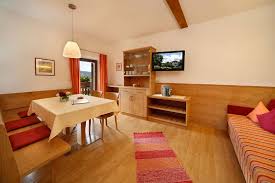 Scopri tutti gli annunci privati e di agenzie e scegli con immobiliare.it la tua futura casa. Appartamenti Per Vacanze A Fie Allo Sciliar