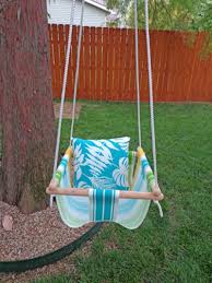 Une Balancoire Pour Bebe A Realiser Soi Meme Avec Le Tuto En Images De Handimania Diy Baby Stuff Toddler Swing Diy Swing