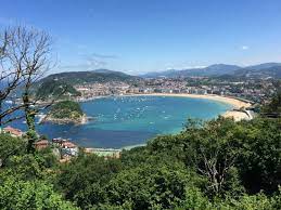 Denk eens aan kitesurfen of kiten. Netter Strand Mit Kostenlosen Parkmoglichkeiten La Concha Beach Donostia San Sebastian Reisebewertungen Tripadvisor