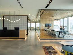 Illuminare Gli Spazi Di Lavoro Commercial Office Design Corporate Office Design Office Interior Design