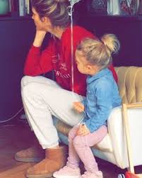 Алис тальони училась на пианистку, закончила парижскую консерваторию (фр. 10 Idees De Laurent Delahousse Laurent Delahousse Taglioni Alice Taglioni