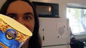 You can make homemade macaroni and cheese in the microwave, and in less than six minutes, you can be she started this food blog to help her college age daughter cook in the microwave in the dorm. How To Microwave Kraft Mac Cheese In 15 Easy Steps Youtube