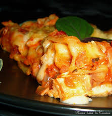 Des Morceaux De Poulet Enrobes De Creme Et Subtilement Releves Avec Une Sauce Tomate A L Ail Et Au Basilic Il N Y A Pas Si Long Lasagne Poulet Lasagnes Poulet