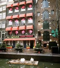 The Casa Rosso In The Red Light District Of Amsterdam Back In 1978 The Casa Rosso Later Burned Down And Was Relocated To It S Current Locatio Voyage Decouverte