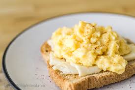 5 Trucs Pour Des Oeufs Brouilles Parfaits Et Franchement Cremeux La Vie Tout Simplement