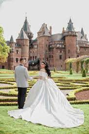 Bride And Groom Wedding Photoshoot Wedding Photoshoot Stunning Wedding Photos Castle Wedding