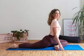 The history of yoga stretches back as far as ancient india, when people practiced it to increase their tranquility and spiritual insight. Mental Health Yoga Ii Ein Flow Fur Psychische Starke