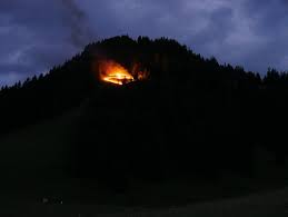 Und baten dabei das „heiligste herz jesu um beistand gegen die eroberer. Feuriges Brauchtum Die Herz Jesu Feuer Im Tannheimer Tal