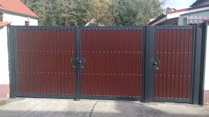 Wir versuchen ihnen ein unschlagbares angebot zu erstellen. Sichtschutzzaun Tor Mit Paneele Aus Polen Zaune Aus Polen