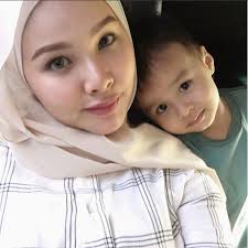 Selamat menyambut hari kelahiran kepada khairul fahmi che mat dan faisal halim. Tetap Cun Walau Dah Beranak 3 Ini Wajah Terkini Isteri Khairul Fahmi Che Mat Nona