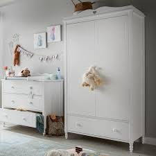Ein kleiderschrank darf in einem kinderzimmer natürlich nicht fehlen. Infans Kleiderschrank Emma 2 Turig Mit Schublade Versandkostenfrei Und Gunstig Bei Uns Kaufen Wallenfels Onlineshop
