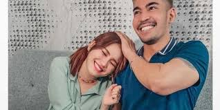 Even rozak's father did not hesitate to show off the results of ayu ting ting's hard work to others. Uuckbbaliybqym