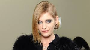 Heidi Mount's Instagram, Twitter & Facebook