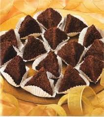 250 Gr De Chocolat 2 C A S De Lait 2 Jaunes D Oeufs 50 Gr De Beurre La Decoration Vermicelle Au C Gateau Algerien Recette Macaron Mercotte Gateaux Et Delices