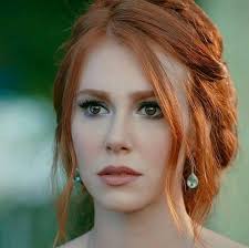 Elcin Sangu Sik Sac Modelleri Sac Ve Makyaj Guzellik