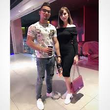 Menerusi laman instagram nur sajat kamarul zaman, 32, pada khamis, dia telah memuatnaik foto dua orang orang gajinya yang dikatakan telah melarikan diri. Nur Sajat Sudah Sedia Bakal Kahwin Tahun Depan