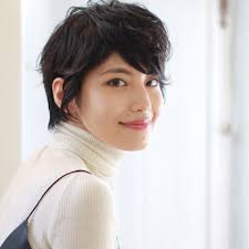 黒髪ベリーショートで甘辛ヘアに挑戦おしゃれ女子のヘアスタイルhair