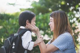 Seorang anak yang menyukai ibu tirinya, dan ketika sang ayah pergi bekerja sang anak melakukan hal yang tidak kisah seorang ibu tiri yang mengasihi anak tirinya walau sang anak membencinya. Alasan Anak Laki Laki Lebih Dekat Dengan Ibu
