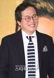 ^ 황교익 (11 september 2011). í™©êµìµ ëˆ„ë¦¬ê¾¼ ë¹„íŒì— ë¶ˆì¾Œ ì‹¬ê²½ ë§› ì¹¼ëŸ¼ë‹ˆìŠ¤íŠ¸ ì „ë¬¸ì„±ì— í ì§' ìƒê²¼ë‹¤ ìŠ¤íƒ€íˆ¬ë°ì´