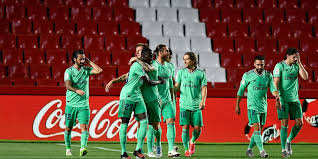 Dan saat ini kamu sedang nonton bola online live streaming pertandingan granada vs real madrid. Hasil Pertandingan Granada Vs Real Madrid Skor 1 2 Bola Net