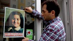İhbarla olay yerine gelen sağlık ekibince hastaneye kaldırılan rabia naz, doktorların tüm müdahalelerine rağmen kurtarılamadı. Akp Ye Yakin Isim Emre Ercis E 13 Ay Hapis Cezasi