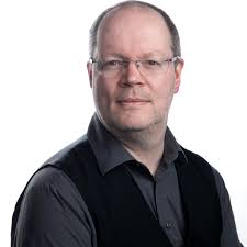 Anna Fiske skriver dempet og sterkt om livsfare og urettferdighet