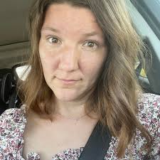 Are there accommodations for 2 people and a dog available in Kemptville?