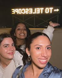 Pretty views with pretty people 🌅🫶🏽 #losangeles #griffithpark  #griffithobservatory #sunset #sunsetlovers #friends #friendship #yay  #california #californiasunsets