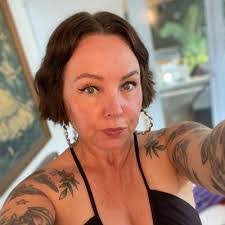 Danielle Burroughs's Instagram, Twitter & Facebook