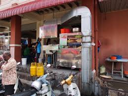 Despite the unhygienic cooking, its seem people go here to eat. Penang Mee Goreng Bangkok Lane Missus C