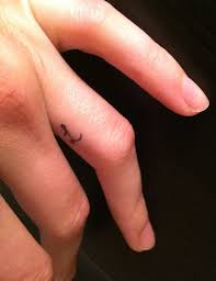 Rings and nail paints are not the only way to decorate your fingers. Pin By Ana Bell On Art Tattoos Finger Tattoos For Couples Inner Finger Tattoo Ring Finger Tattoos